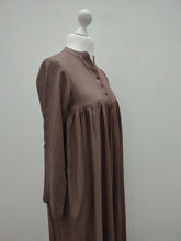 Load image into Gallery viewer, Beige Mid-Pleat Abaya
