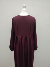 Load image into Gallery viewer, Maroon Mid-Pleat Abaya
