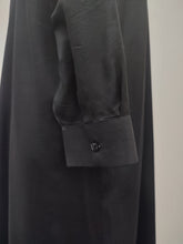Load image into Gallery viewer, Black Cross Top Button Abaya
